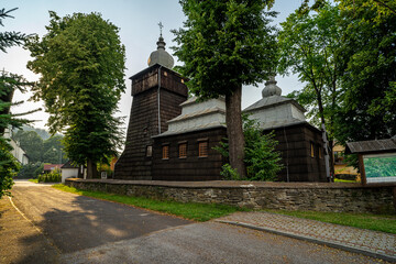 Fototapeta na wymiar Uście Gorlickie, zabytkowa cerkiew, Beskid Niski