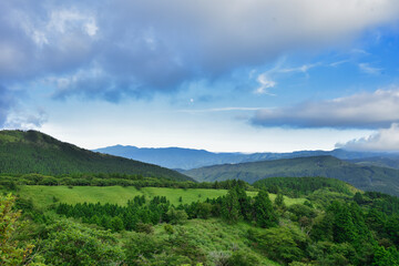 稜線と夏空