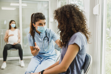 Nurse Talking To Teenager Girl In A Waiting Room At The Gynecologist - obrazy, fototapety, plakaty