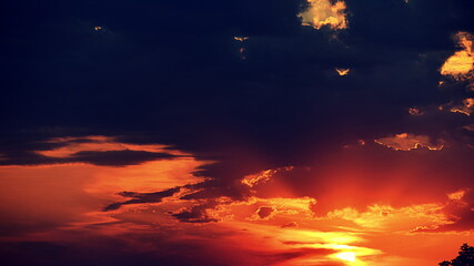 état du ciel un soir d'été