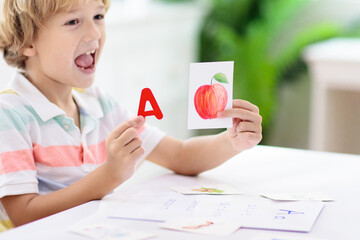 Kid learning to read. Phonics flash cards.