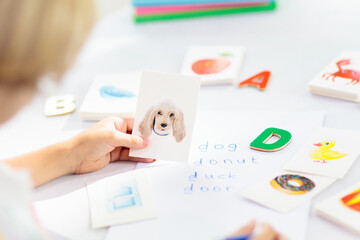 Kid learning to read. Phonics flash cards.