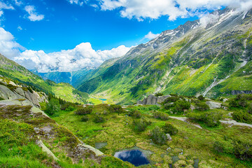 Wandern durch die Schweizer Alpen