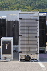 Recycling refrigerators