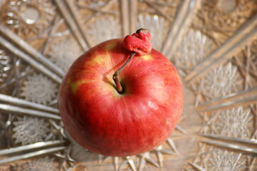 big and small apple. big red apple New York and small New Jersey