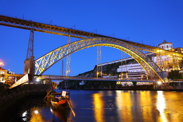Fototapeta na wymiar Ponte Dom Louís I. in Porto