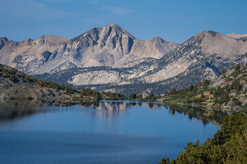 Fototapeta na wymiar Duck Lake in Sierra Nevada mountains