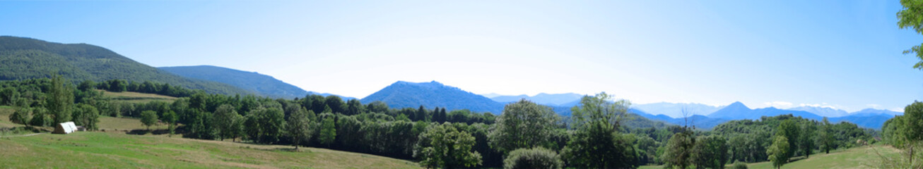 Naklejka na ściany i meble Montagnes des Pyrénées en Ariège