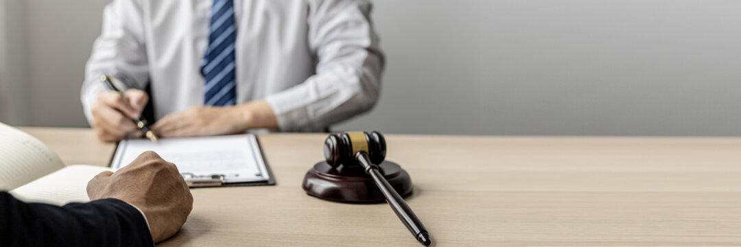 Attorneys or lawyers are advising clients in defamation cases, they are collecting evidence to bring charges against the parties for damages. The concept of defamation case counseling.