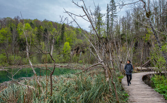 Woman exploring the Plitvice lakes national park