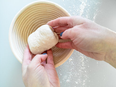 The baker puts the dough in a basket of rottan