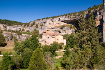 Fototapeta na wymiar Cañón de Río Lobos, Ermita de San Bartolomé, Soria, Castilla y León.
