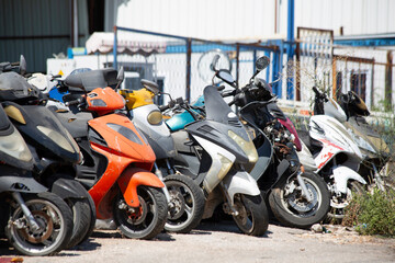 Fototapeta na wymiar Scrapped and unusable motorcycles are on sale as repair material