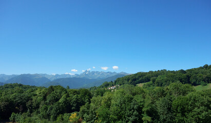 Fototapeta na wymiar Village de montagne, Pyrénées, Ariège