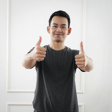 Asian man giving thumbs up, giving appreciation