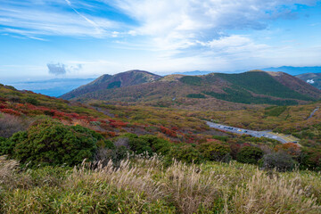 大分県の紅葉のくじゅう連山の風景  Mt.Kujyu range scenery of autumn leaves in Oita Prefecture 