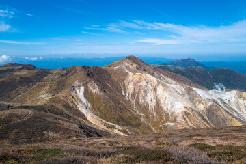 大分県の紅葉のくじゅう連山の風景  Mt.Kujyu range scenery of autumn leaves in Oita Prefecture 