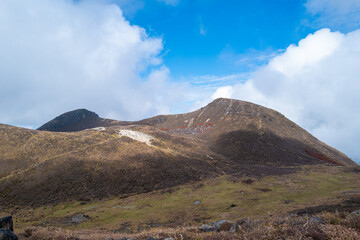 大分県の紅葉のくじゅう連山の風景  Mt.Kujyu range scenery of autumn leaves in Oita Prefecture 