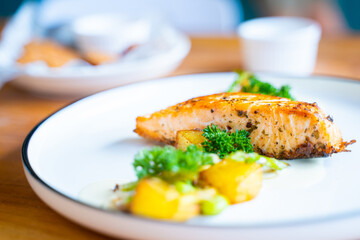 grill salmon steak with salt