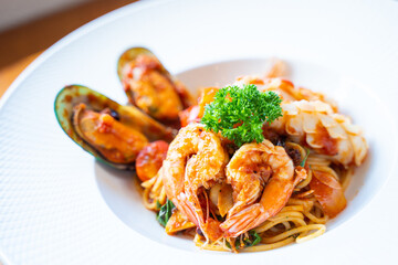 spaghetti seafood with tomato sauce