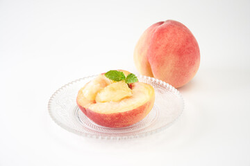 白桃を白バックで
