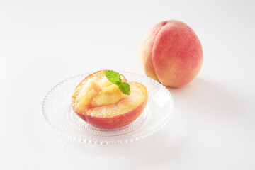 白桃を白バックで