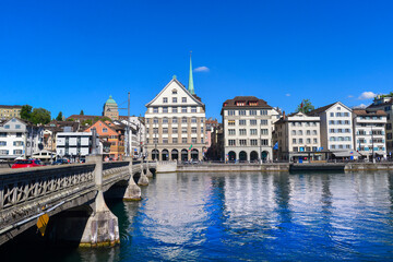 Obraz premium Rudolf-Brun-Brücke führt in Zürich 