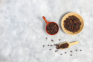 Cubeb pepper in a small bowls and spoon.