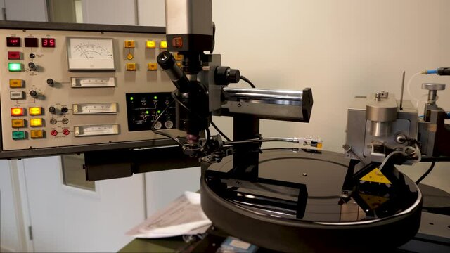 Recording tracks to the music vinyl disc form on a lathe machine, cutting music onto a lacquer