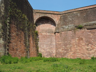 Fototapeta na wymiar Zitadelle von Bitsch - Citadelle de Bitche – gelegen auf einem Hügel über der Stadt Bitsch