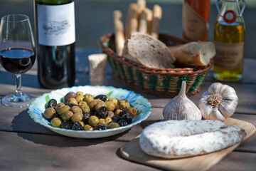 picnic with traditional French ingredients