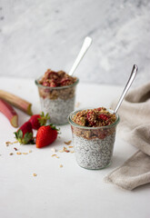 Chiapudding with crumble, rhubarb and stawberries
