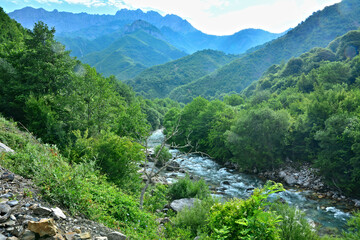 Fototapeta na wymiar Curraj Poshtem - View on Currajve river with high mountains