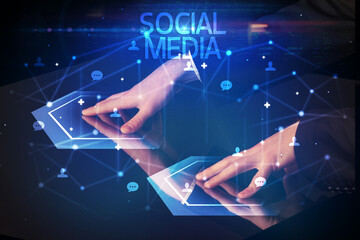 Navigating social networking with social icons