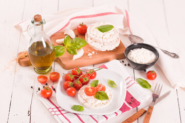 Rice cakes with milk flakes and tomato.