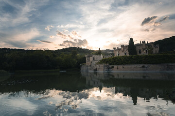 Fototapeta na wymiar A lake, a castle and the sunset