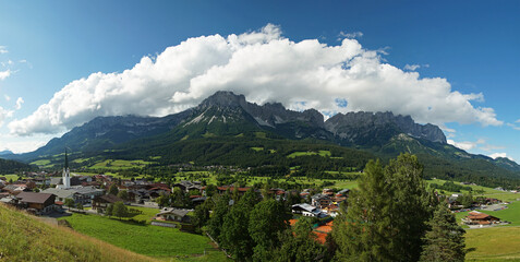 Panoramaaufnahme mit Ellmau und dem Wilden Kaiser im Hintergrund