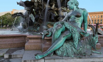 Statue am Neptunbrunnen Alexanderplatz, Berlin