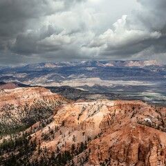 Fototapeta na wymiar The storm rolls in during a hike through the terrain of Bryce Canyon in Utah, USA