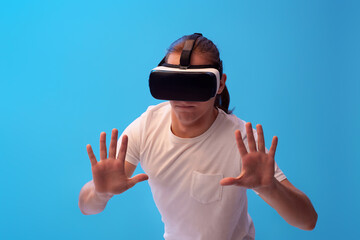 Naklejka premium Young man using virtual reality headset. VR gadgets