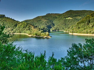 Fototapeta premium Embalse de Añarbe desde Navarra cerca de Goizueta