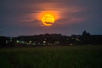 Full Moon in the Horizon