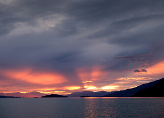 Obraz premium Sunset with God Rays, Endicott Arm, Alaska