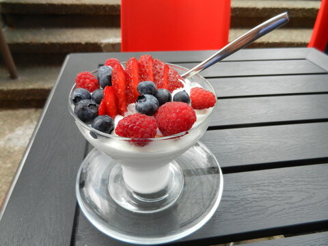 Frozen yogurt topped with blueberries, strawberries and red raspberries, Montreal, July 2014. 