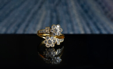 accessories A white gold ring set with diamonds	