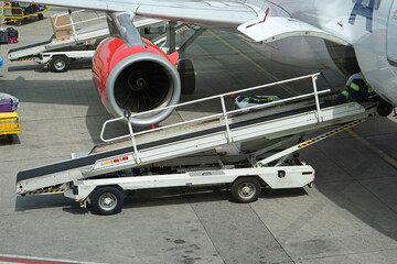 Baggage loader conveyor