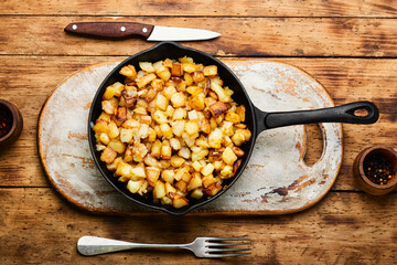 Roasted potatoes in iron skillet