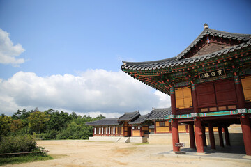 Obraz premium an orderly yard and temple