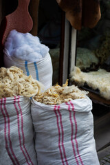 Sale of raw wool, fiber and raw cotton in sacks