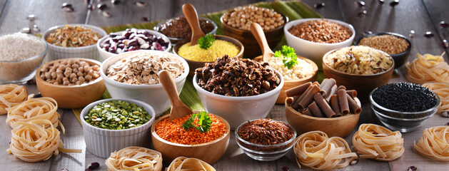 Composition with different kinds of dry food products